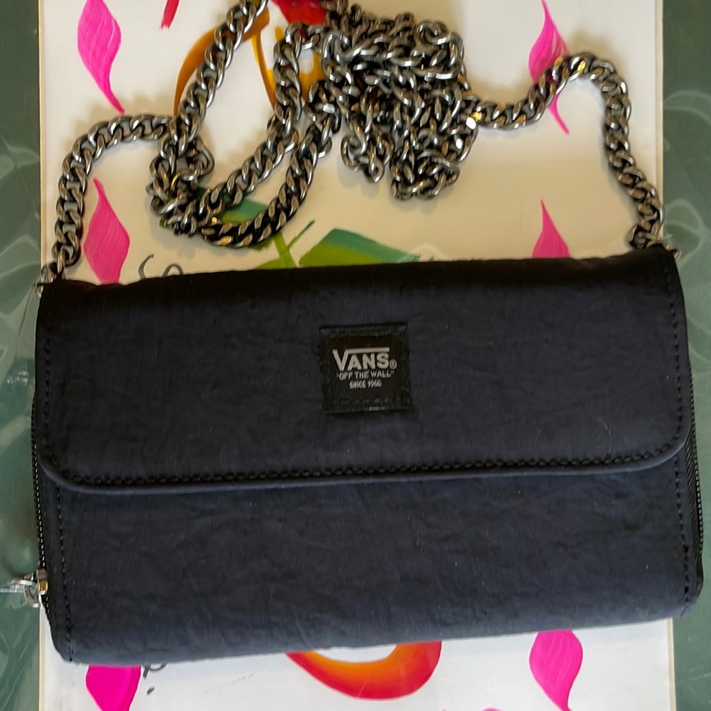 Cute light weight cross body bag.